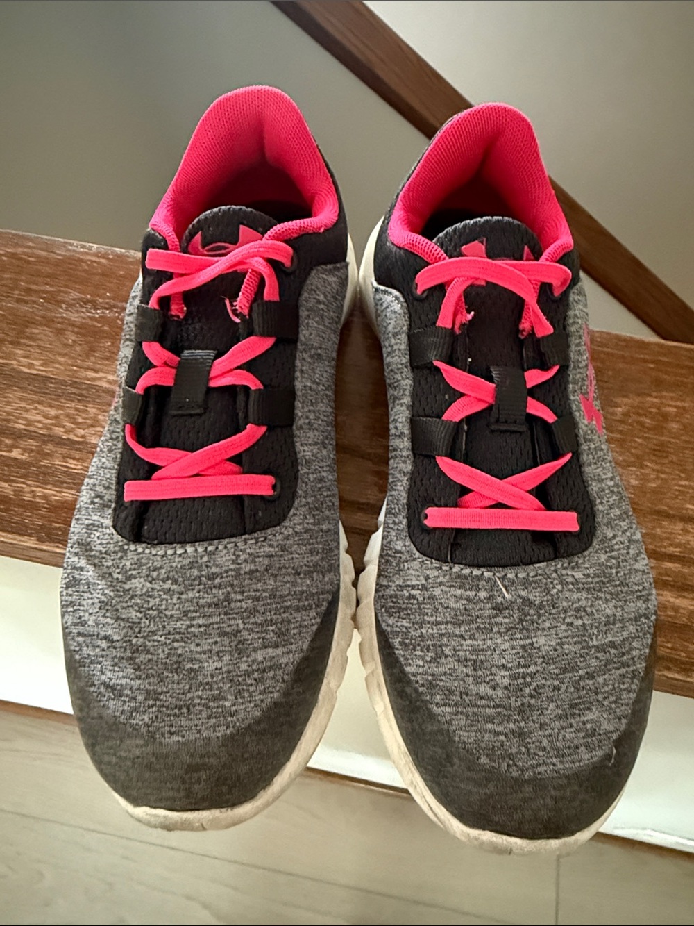 Girls under armour tennis shoes